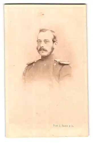 Fotografie L. Haase & Co., Breslau, Portrait Offizier der Ulane, Epauletten