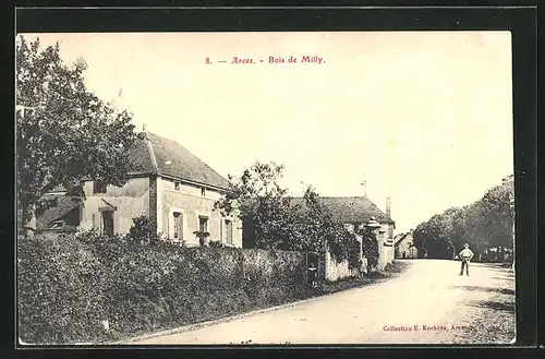 AK Arces, Bois de Milly, Mann auf der Strasse