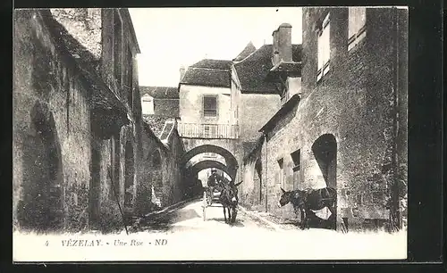AK Vezelay, Une Rue, Eselskarren unterwegs