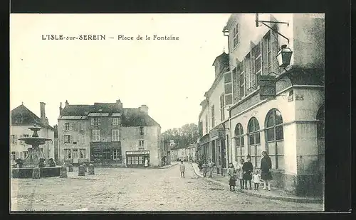 AK L`Isle-sur-Serein, Place de la Fontaine