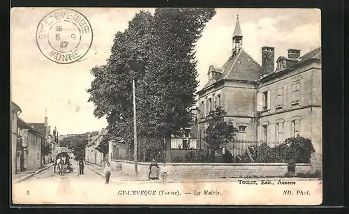 AK Gy-L`Eveque, La Mairie, Pferdekutsche auf der Strasse