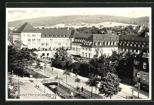 AK Oberschlema /Erzgeb., Strassenpartie am Kurhaus