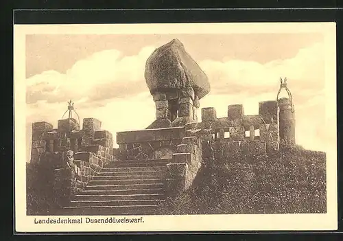 AK Meldorf, Partie vor dem Landesdenkmal Dusenddüwelswarf