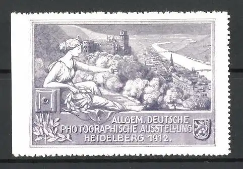 Reklamemarke Heidelberg, Allgem. Deutsche Photographische Ausstellung 1912, Frau mit Fotapparat am Stadtrand