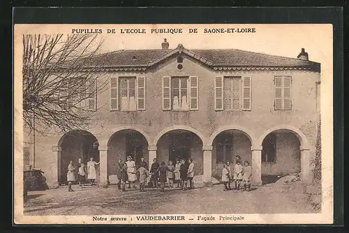AK Vaudebarrier, Pupilles de l'Ecole Publique de Saone-et-Loire, Facade Principale