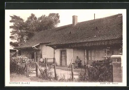 AK Montret, Besitzerin sitzt auf der Veranda ihres Hauses