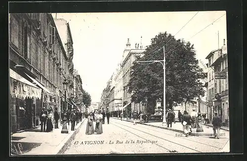 AK Avignon, La Rue de la Republique