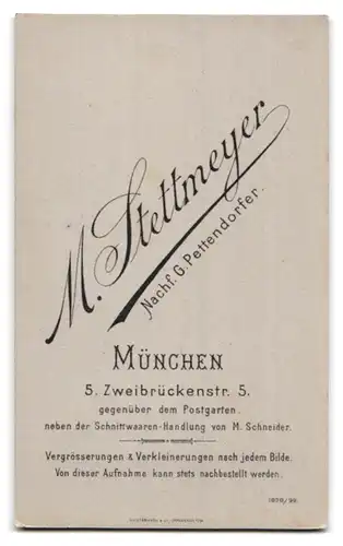 Fotografie M. Stettmeyer, München, Zweibrückenstrasse 5, Portrait Kommunikantin mit Kerze und Gebetsbuch