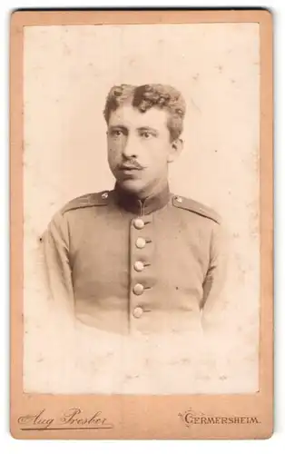 Fotografie Aug. Presber, Germersheim, Portrait Soldat in Uniform Rgt. 17 mit Locken