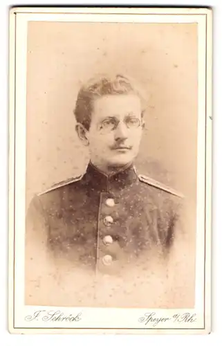 Fotografie J. Schröck, Speyer a. Rh., Mühlthurmstr. 10, Portrait Einjährig-Freiwilliger in Uniform Rgt. 2 mit Brille