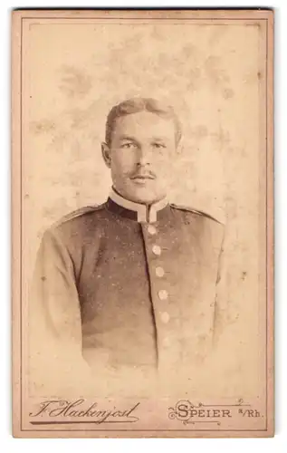 Fotografie F. Hackenjost, Speier a. Rh., Am Museum, Portrait Garde Soldat in Uniform Rgt. 2