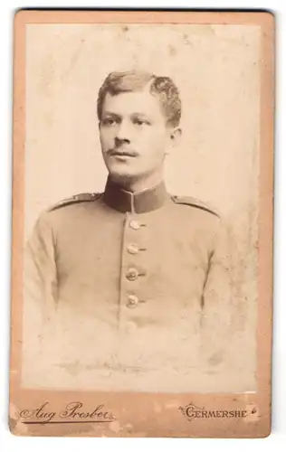 Fotografie Aug. Presber, Germersheim, Portrait Soldat in Uniform Rgt. 17 mit Schulterklappen