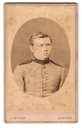 Fotografie U. Rottach, Kempten, Portrait Soldat in Uniform mit Schulterklappen