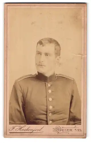 Fotografie F. Hackenjost, Speier a. Rh., Portrait Einjährig-Freiwilliger in Uniform