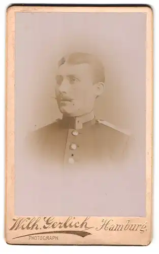 Fotografie Wilh. Gerlich, Hamburg, Grindelhof 100, Portrait Ufz. in Uniform Rgt. 33