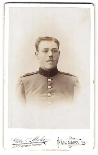 Fotografie Otto Mohr, Neuburg a. D., Franziskanerstr. B 162, Portrait Soldat in Uniform Rgt. 15