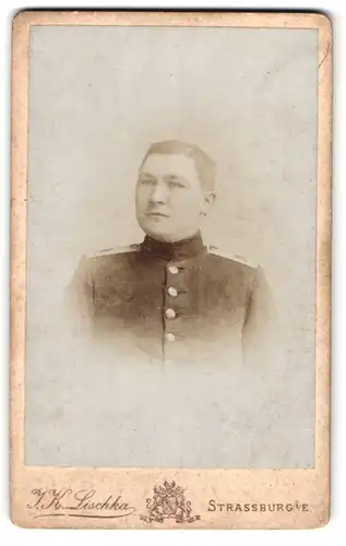 Fotografie J. K. Lischka, Strassburg i. E., Portrait Soldat in Uniform mit Schulterklappen