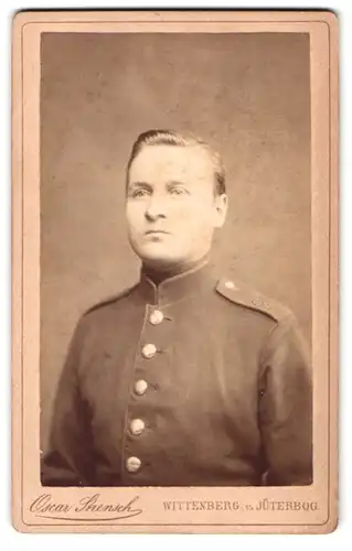 Fotografie Oscar Strensch, Wittenberg, Markt 14, Portrait Soldat in Uniform Rgt. 20