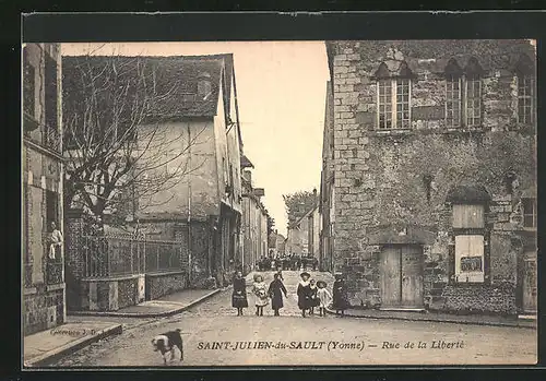 AK Saint-Julien-du-Sault, Rue de la Liberté