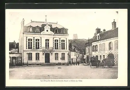 AK Saint-Julien-du-Sault, Hotel de ville et la Chapelle