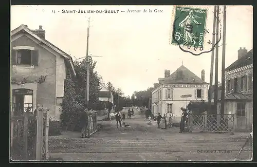 AK Saint-Julien-du-Sault, Avenue de la Gare, Cafe Restaurant du chemin de Fer