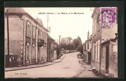 AK Arces, La Mairie et le Monument