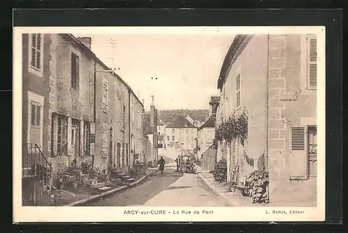 AK Arcy-sur-Cure, La Rue du Pont, Strassenpartie