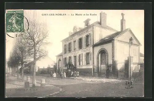 AK Gisy-les-Nobles, La Mairie et les Ecoles