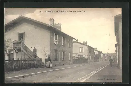 AK Laroche-Migennes, Une Rue de la Cite