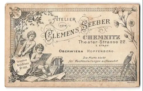 Fotografie Clemens Seeberg, Chemnitz, Theater Str. 22, zwei Kinder mit Kamera malen auf Tafel mit Jahreszahl 1893