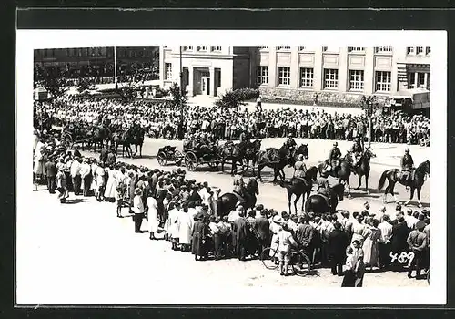 Foto-AK Bautzen, Militärparade am Theaterplatz 1936