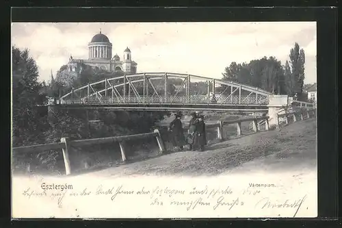 AK Esztergom, Vartemplom, Passanten an der Brücke