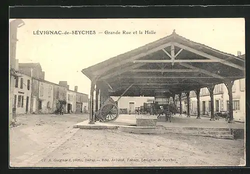 AK Lévignac-de-Seyches, Grande Rue et la Halle