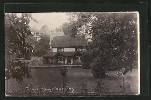 AK Sonning, Feldpartie mit Gebäudeansicht