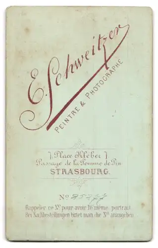 Fotografie E. Schweitzer, Strasbourg, Knabe in Sonntagskleidung mit Seil