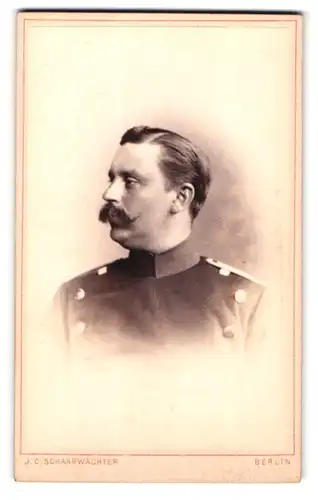 Fotografie J. C. Schjaarwächter, Berlin, Friedrichstr. 190, Portrait Soldat in Uniform mit Schnauzbart