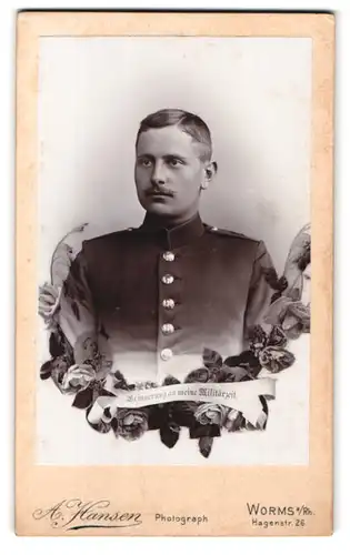 Fotografie A. Hansen, Worms a. Rh., Hagenstr. 26, Soldat der Leibcompanie 118 in Uniform, Porträt Kaiser Wilhelm