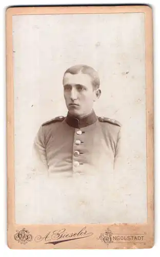 Fotografie A. Giesler, Ingolstadt, Portrait junger Soldat in Uniform Rgt. 13