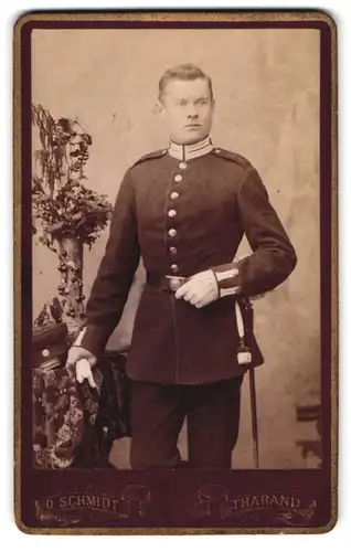 Fotografie O. Schmidt, Tharand, Portrait Soldat in Garde Uniform mit Bajonett und Portepee