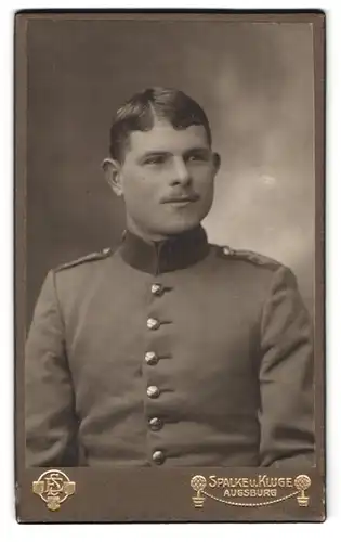 Fotografie Spalke u. Kluge, Augsburg, Kaiserstr. 17, Portrait bayrischer Soldat in Uniform