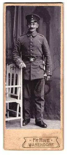 Fotografie Fr. Rive, Warendorf, Portrait Soldat in Uniform Rgt. 12 mit Bajonett und Portepee