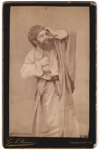 Fotografie G.A. Stamm, Frankfurt /Main, Brückhofstr. 9, Portrait Theaterschauspieler im Kostüm