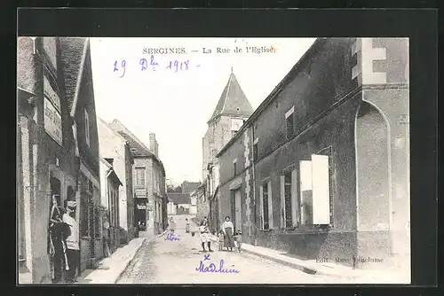 AK Sergines, La Rue de I` Eglise