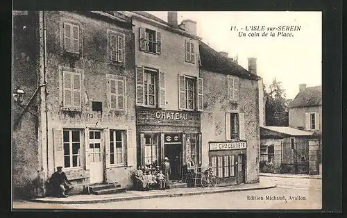 AK L`Isle-sur-Serein, Un coin de la Place, Crateau