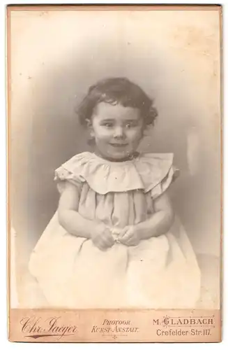 Fotografie Chr. Jaeger, M. Gladbach, Crefelder-Strasse 117, Portrait kleines Mädchen im hübschen Kleid