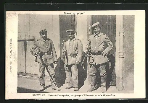 AK Lunéville, Pendant l`occupation, un groupe d`Allemands dans la Grande-Rue