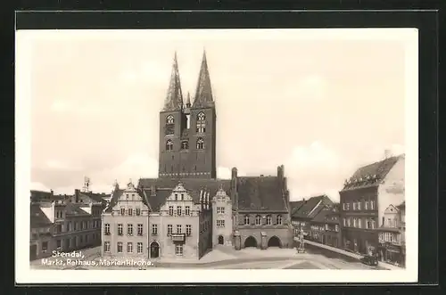 AK Stendal, Markt, Rathaus und Marienkirche