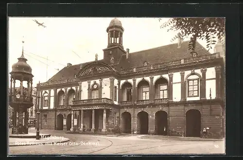 AK Magdeburg, Rotes Rathaus mit Kaiser Otto Denkmal