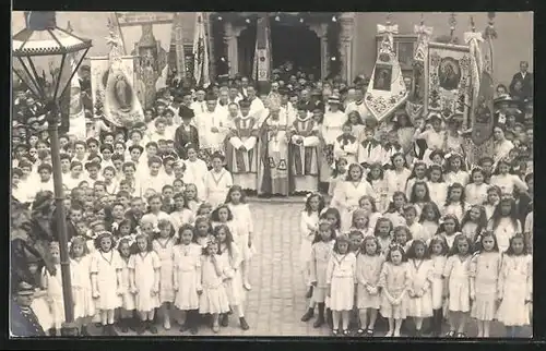 Foto-AK Wien, Zeremonie in der Kirche Alt-Ottakring