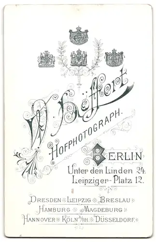 Fotografie W. Höffert, Berlin, Unter den Linden 24, Eleganter Herr mit Schnurrbart